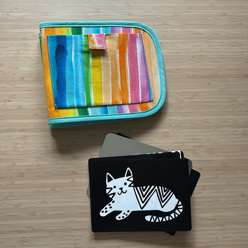 Lovevery - Standing Card Holder + Cards